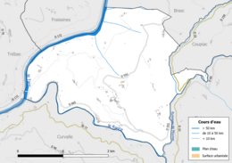 Carte en couleur présentant le réseau hydrographique de la commune