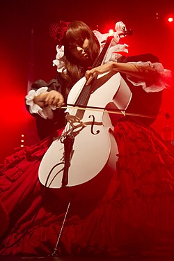 Kanon Wakeshima performing at Japan Expo 2009