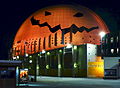 Die als Jack O’Lantern geschmückte Globen (2014)