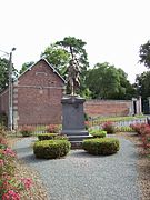 Autre vue du monument aux morts.