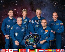 v. l. n. r.: Jack Fischer, Fjodor Jurtschichin, Peggy Whitson, Paolo Nespoli, Randolph Bresnik und Sergei Rjasanski