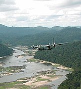 Lockheed C-130 über Gabun