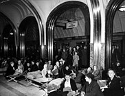 Schutzsuchende in der Metro-Station Majakowskaja während des Luftangriffs auf Moskau im Sommer 1941