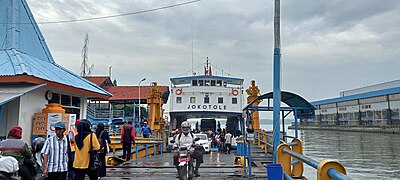 KMP Joko Tole Bersandar di Dermaga