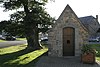 Kapel Notre-Dame de Messines en ensemble van de kapel, de kerk Saint-Marguerite, de eik en omgeving