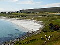 Sandsvágur við mølheyggjunum, ein partur av Sandsbygd sæst eisini.