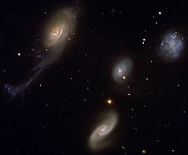 Квартет Роберта. NGC 87 — справа.