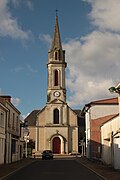 Photo datant de 2013 représentant l'église vue de la rue de Trittau présentant le même cadrage qu'en 1910