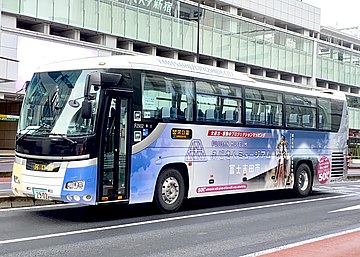 ふじさんミュージアムのラッピングが施された富士急バスF2902号車