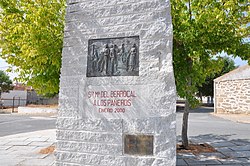 Monument to the draper in Santa María del Berrocal