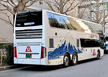 フジエクスプレス初のダブルデッカー車となるバンホール・アストロメガ