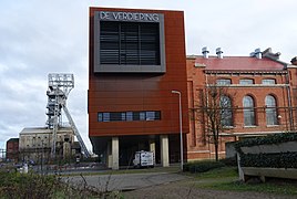 Ecole pour des Adultes dans le bâtiment des machines