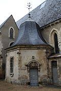 Bâtiment abritant le tombeau de Sully.