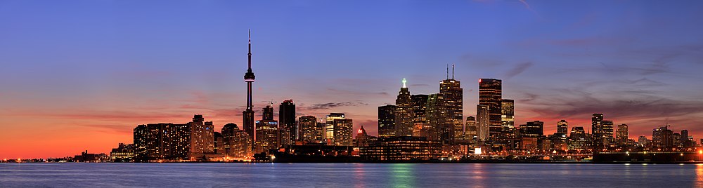 Panorama vido de la urbocentro de Toronto je septembro 2009