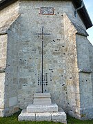 Calvaire situé devant l'église.