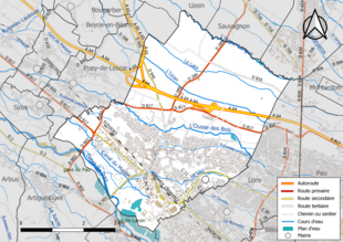 Carte en couleur présentant le réseau hydrographique de la commune