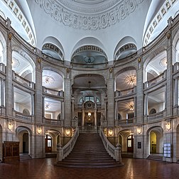 Hall de entrada do Kammergericht (tribunal regional superior) em Berlim-Schöneberg, Alemanha. (definição 5 600 × 5 601)