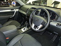 Interior (pre-facelift)