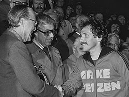 FC Twente wint de Bekerfinale in 1977. Epi Drost ontvangt de beker uit handen van Prins Bernhard die hem toevoegde: Dat doelpunt van u was machtig.