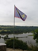 Drapeau de l'Anjou flottant sur les hauteurs de Champtoceaux.