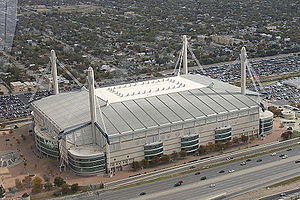 Der Alamodome im November 2014 vom Tower of the Americas fotografiert