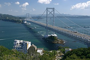 Ōnaruton silta, taustalla Minami-Awaji