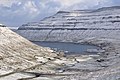 Signabøur (rechts) en Kollafjørður (midden) an de gelieknamige fjord