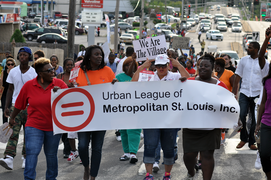 Orang ramai berarak di Ferguson, Missouri