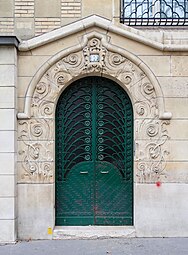 Art Nouveau rinceaux around the entrance door of Avenue de Ségur no. 50, Paris, by Gabriel Ruprich-Robert, 1900