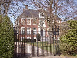 Osinga State, het oude gemeentehuis van Doniawerstal