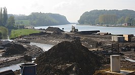 Werkzaamheden aan de Jeker nabij Kanne (2004). De rivier die via een duiker onder het Albertkanaal stroomt krijgt hier een meer natuurlijke loop