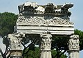 Colonnes et entablement du Temple de Vénus Genitrix.