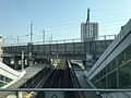 在来線の駅舎内より望む九州新幹線