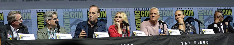 Vince Gilligan, Peter Gould, Bob Odenkirk, Rhea Seehorn, Patrick Fabian, Michael Mando i Giancarlo Esposito