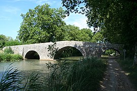 Brücke mit drei Bögen über den Kanal bei Saint Joseph / Agde