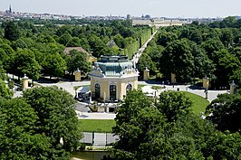 Het keizerlijk paviljoen in het centrum van de dierentuin