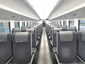 EMU3000型標準車廂內裝 （圖為標準型，觀光特仕列車全編組12節車廂採用與商務車廂同色調內裝）