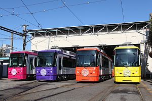 荒川車庫に並ぶ8800形電車