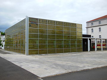 Bâtiment des archives départementales, sur l'ancienne place d'armes