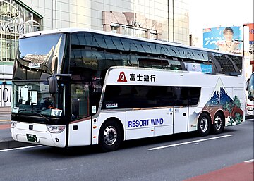 フジエクスプレス初のダブルデッカー車となるバンホール・アストロメガ