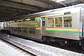 サロ213-118 （台車はボルスタレス台車を装備）