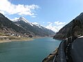 Le lac de Fabrèges et le village