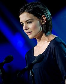 Katie Holmes makin a speech at the National Memorial Day in Washington, D.C., Mey 24, 2009