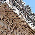 Modanature decorate in una cornice del palazzo dei Flavi sul Palatino, a Roma (soffitto della cornice decorato con motivo a squame)