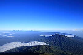 アグン山から西の眺望