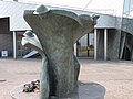 Le Souvenir ranimé, monument en face du centre Juno Beach.