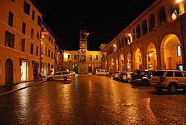 Piazza Orsini und Rathaus