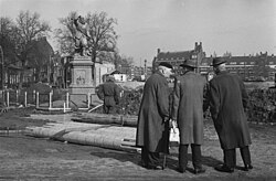 Verhuizing standbeeld Piet Heyn 1963 t.b.v. de aanleg van de Achterhavenbrug