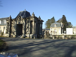 Pavillon d’entrée gauche.