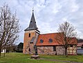 Kirche mit Ausstattung, Kirchhof und Einfriedung